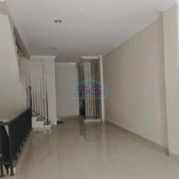Disewakan Ruko Luas Bangunan 236 m² di Green Lake City Jakarta Barat-1