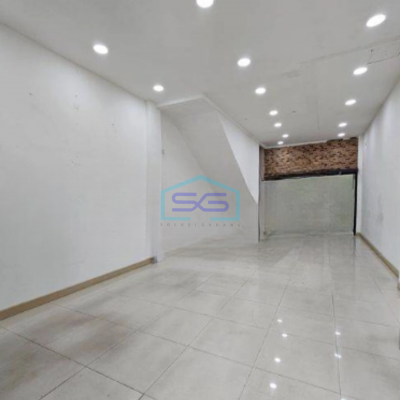 Disewakan Ruko 3 Lantai Luas Bangunan 204 m² di Pluit Jakarta Utara