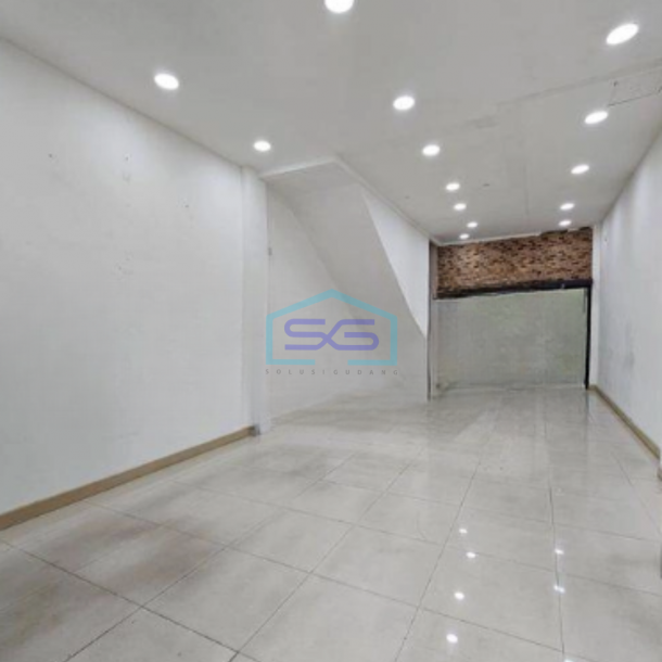 Disewakan Ruko 3 Lantai Luas Bangunan 204 m² di Pluit Jakarta Utara-2