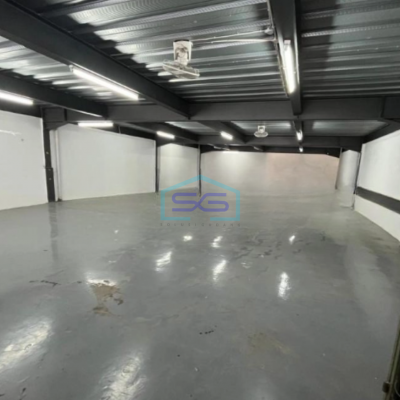 Disewakan Gudang Ada Lift Barang Luas Tanah 240 m² Lokasi Jakarta Utara