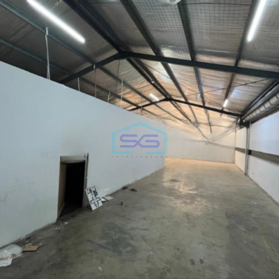 Disewakan Gudang Ada Lift Barang Luas Tanah 240 m² Lokasi Jakarta Utara