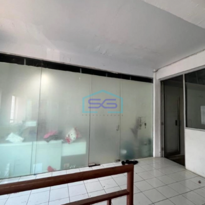 Disewakan Gudang Ada Lift Barang Luas Tanah 240 m² Lokasi Jakarta Utara