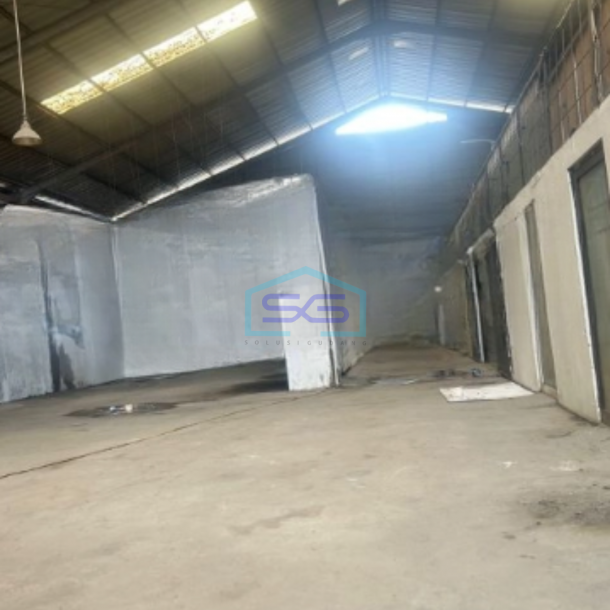 Disewakan Gudang Lokasi Bebas Banjir Luas Tanah 1600 m² di Cipondoh Tangerang-1