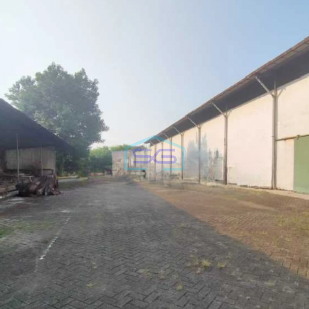Dijual Gudang Luas Bangunan  3000 m² Lokasi di Pasar Kemis Tangerang-2