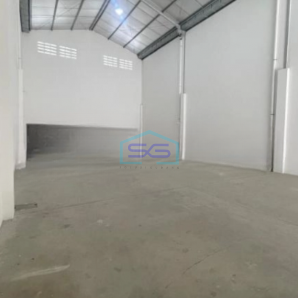 Disewakan Gudang Akses Container Luas Tanah  220 m² Lokasi di Tangerang-2