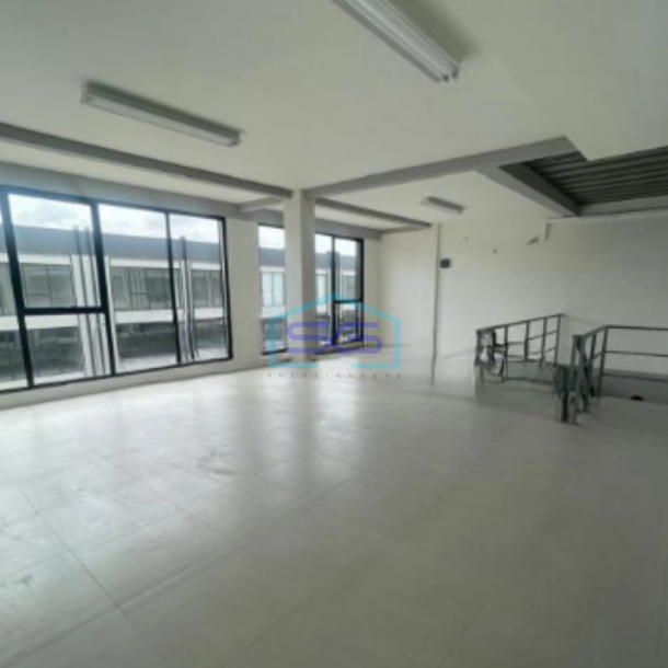 Disewakan Gudang Akses Container Luas Tanah  220 m² Lokasi di Tangerang-3