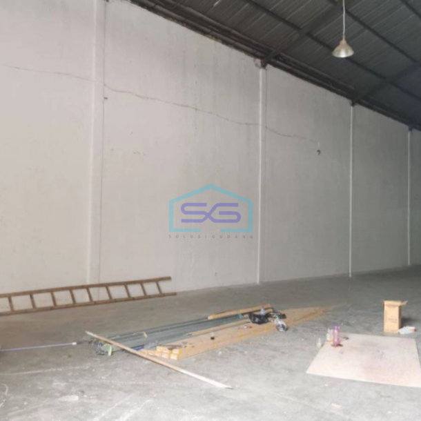 Disewakan Gudang Ada Kantor Luas Bangunan  1000 m² di Kosambi Tangerang-1
