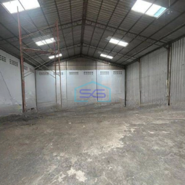 Disewakan Gudang Akses Container 40 Feet Luas Bangunan  480 m² di Cipondoh Tangerang-4