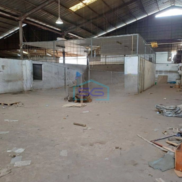 Disewakan Gudang Ada Kantor Luas Bangunan  1600 m² Lokasi Bebas Banjir di Cipondoh Tangerang-1