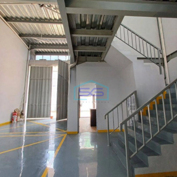 Disewakan Gudang Ada Lift Barang Luas Bangunan  687 m² di Kalideres Jakarta Barat-2