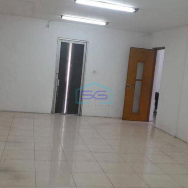 Disewakan Gudang Ada Kantor Luas Bangunan 600 m² di Karawaci Tangerang-4