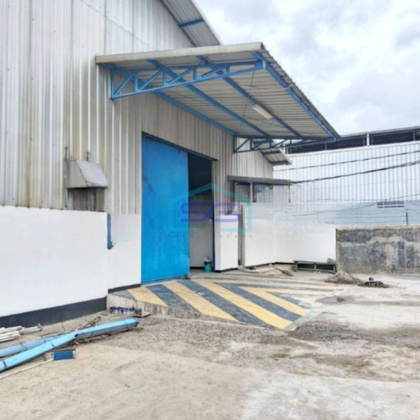 Disewakan Gudang Luas Tanah  1600 m² di Cipondoh Tangerang-1