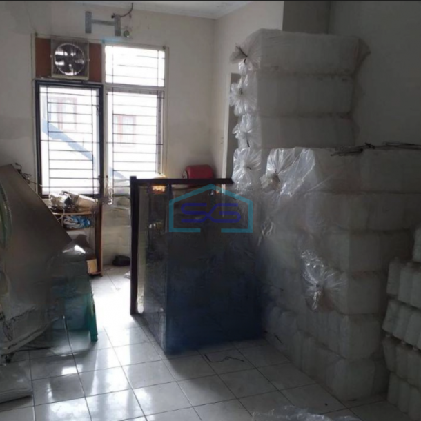 Dijual Ruko 2 Lantai Luas Bangunan  160 m² di Taman Royal Tangerang-4