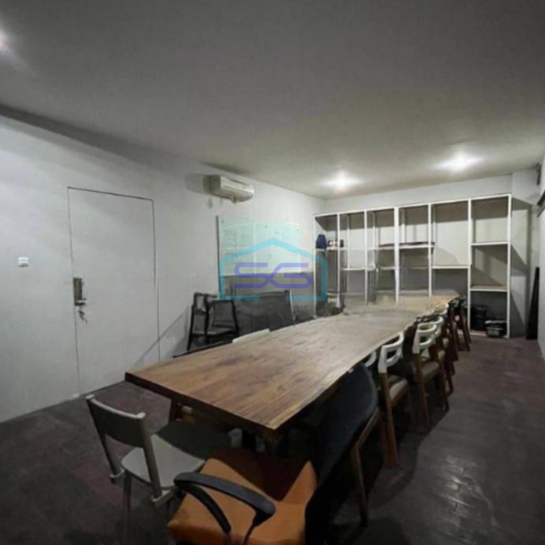 Dijual Gudang Lokasi Bebas Banjir Luas Bangunan  1000 m² di Cipondoh Tangerang-1