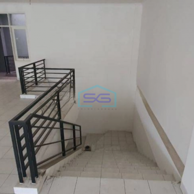Disewakan Ruko 3 Lantai Luas Bangunan  486 m² Lokasi Strategis di Cipondoh Tangerang
