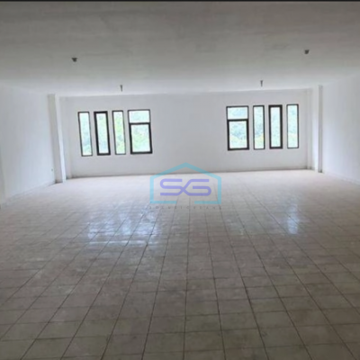 Disewakan Ruko 3 Lantai Luas Bangunan  486 m² Lokasi Strategis di Cipondoh Tangerang