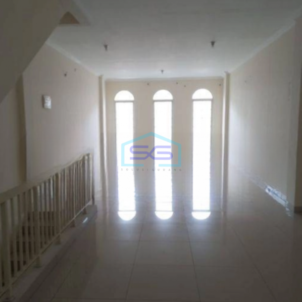 Disewakan Ruko Luas Bangunan  315 m² di Green Lake City Jakarta Barat-1