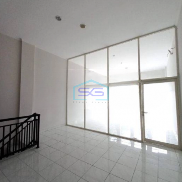 Disewakan Ruko 2 Lantai Luas Bangunan 120 m² di Gading Serpong Tangerang-1