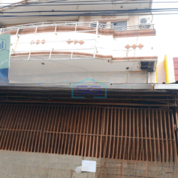 Disewakan Ruko 3 Lantai Luas Tanah  230 m² di Kelapa Dua Tangerang-1