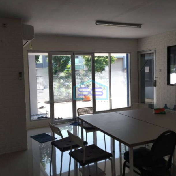 Disewakan Gudang Siap Huni Luas Bangunan 540 m² Bebas Banjir di Serpong Tangerang Selatan-2