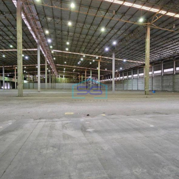 Disewakan Gudang Cakung Cilincing Jakarta Timur Loading Dock Rapih Siap Pakai-1