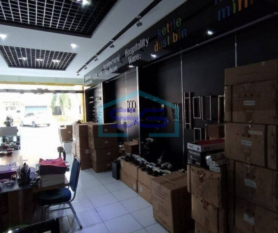 Dijual atau Disewakan Ruko 3 Lantai Lokasi Strategis Fasilitas Parkir Luas