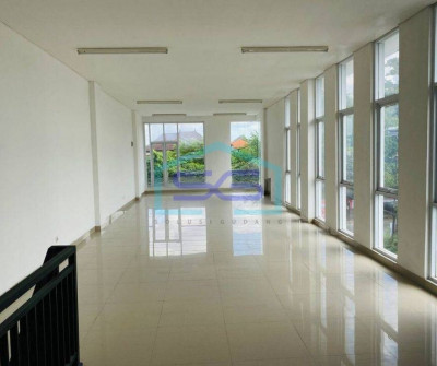 Disewakan Ruko Baru 3 Lantai Lokasi Strategis di Renon