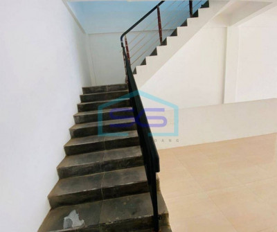 Disewakan Ruko 3 Lantai Dengan Akses Jalan Besar di Lokasi Kuta