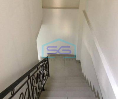 Ruko pinggir jalan Buncit raya mampang 3.5 lantai bisa parkir 4 mobil