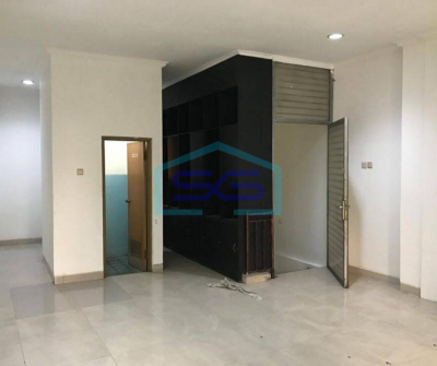 Ruko pinggir jalan Buncit raya mampang 3.5 lantai bisa parkir 4 mobil