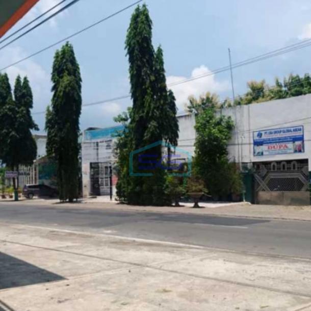 Dijual Ruang Usaha Bonus Bangunan di Kota Tuban Luas Bangunan 3500 m²-1
