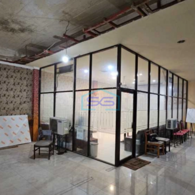 Disewakan Ruang Usaha Komersial Lokasi Strategis Surabaya Pusat Luas Bangunan 1400 m²