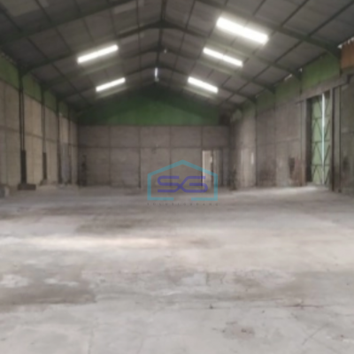 Disewakan Gudang Raya Margomulyo Siap Dipakai Ada Air Sumur Luas Bangunan 8000 m²