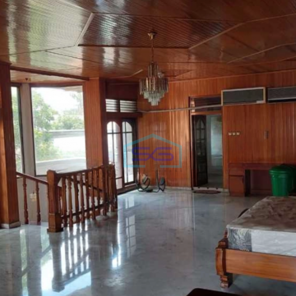 Dijual Ruang Usaha Bangunan Komersial Surabaya Pusat Luas Bangunan 881 m²-2