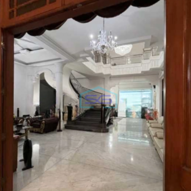 Dijual Ruang Usaha Bangunan Komersial di Surabaya Pusat Lokasi Strategis Luas Bangunan 1900 m²-1