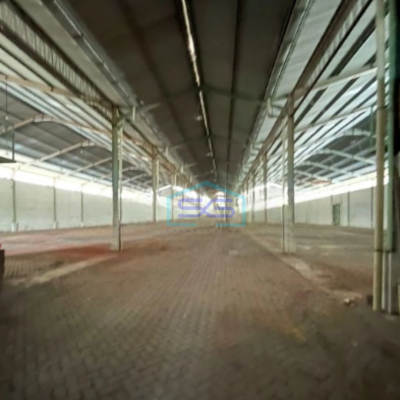 Dijual Gudang Margomulyo Area Bebas Banjir dekat Pintu Keluar Milik Keluarga Luas Bangunan 2640 m²