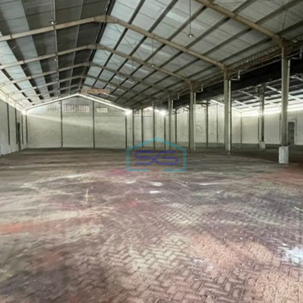 Dijual Gudang Margomulyo Area Bebas Banjir dekat Pintu Keluar Milik Keluarga Luas Bangunan 2640 m²-1