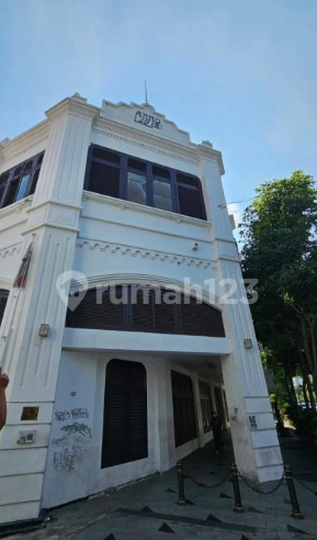 Dijual Ruang Usaha Bangunan Legendaris Historical Jl.tunjungan Surabaya Pusat-1