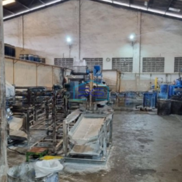 Dijual Gudang di Raya Kedamaean Gresik Dekat Driyorejo Kebomas Luas Bangunan 2500 m²-1