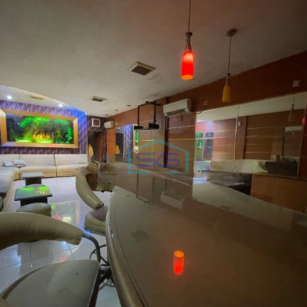 Dijual Ruko Plus Bisnis Sudah Jalan di Pusat Kota Kedungdoro Luas Bangunan 1200 m²-2