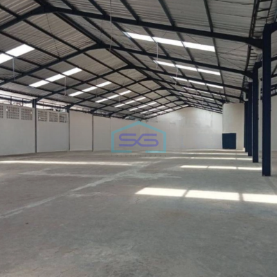 Disewakan Gudang Murah Luas Bangunan 3000 m² Lokasi Strategis di Pinggir Jalan Raya Narogong Bekasi