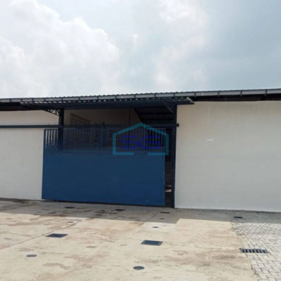Disewakan Gudang Murah Luas Bangunan 3000 m² Lokasi Strategis di Pinggir Jalan Raya Narogong Bekasi