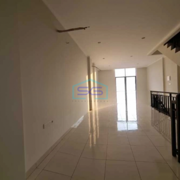 Disewakan Ruko Baru 3 Lantai Luas Bangunan  194 m² di Bekasi-2