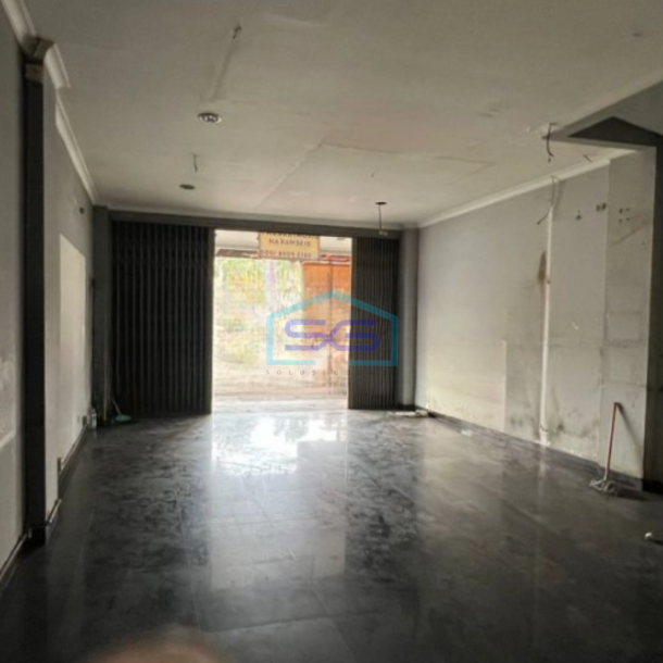 Disewakan Ruko 3 Lantai Luas Bangunan 225 m² di Harapan Indah Bekasi-1