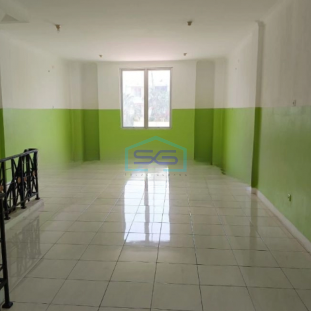 Disewakan Ruko Luas Bangunan  195 m² Lokasi Strategis di Harapan Indah Bekasi-4
