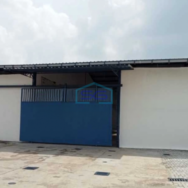 Disewakan  Gudang Lokasi Strategis Luas Bangunan 4660 m² di Narogong Bekasi-1