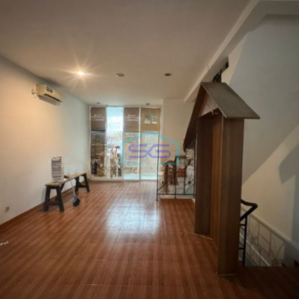 Dijual Ruko 2 Lantai Luas Bangunan  185 m² Lokasi Bebas Banjir di Harapan Indah Bekasi-1