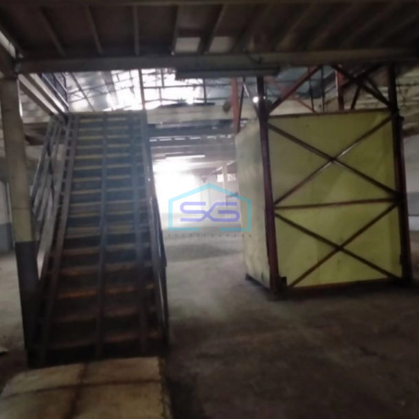 Disewakan Gudang Luas Bangunan 1500 m² Lokasi Bekasi Akses Container 40 Feet-2