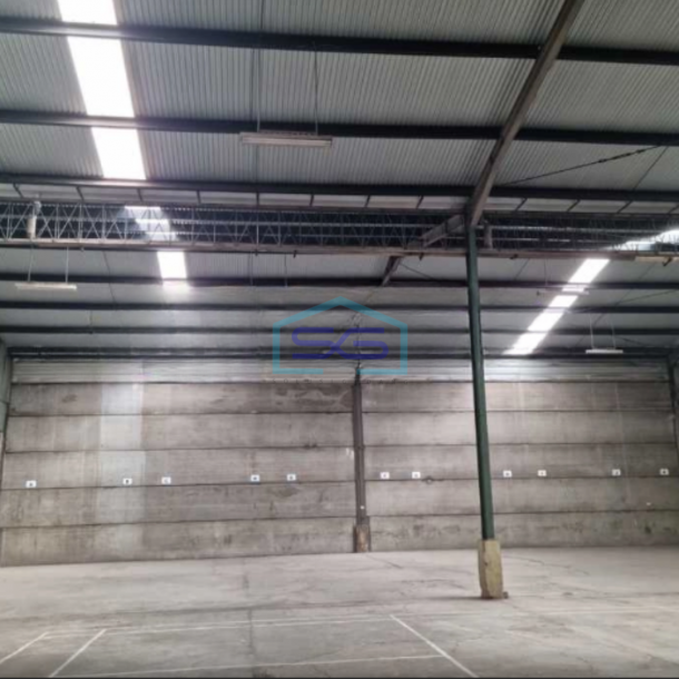 Disewakan Gudang Akses Container 40 Feet Luas Bangunan  672 m² di Jakarta Timur-1