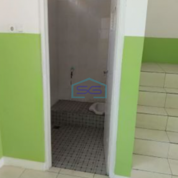 Disewakan Ruko Murah Lokasi Strategis Luas Bangunan 195 m² di Bekasi-3